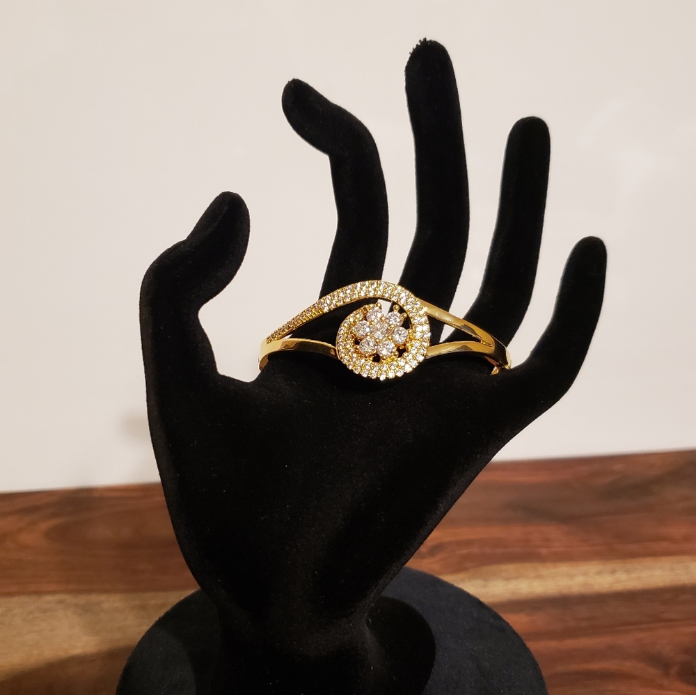 18K Gold Plated Swirl Bangle Bracelet